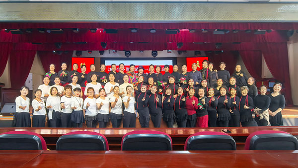 ��֦�����Ŵ�ѧ����������ѧ�����衢������ٰ����2025���＾ѧ�ڽ�ѧ�ɹ�չ��